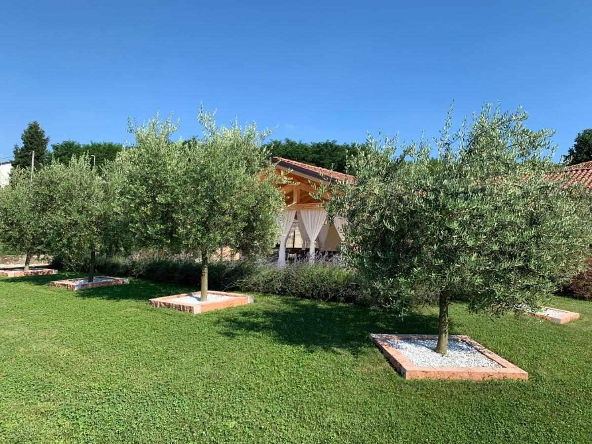 B&B Alciliegio Casnate Con Bernate Luaran gambar