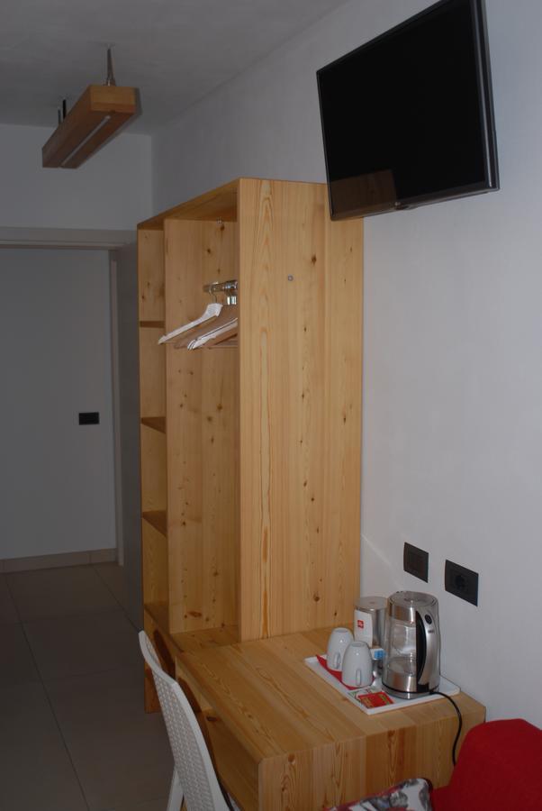 B&B Alciliegio Casnate Con Bernate Luaran gambar